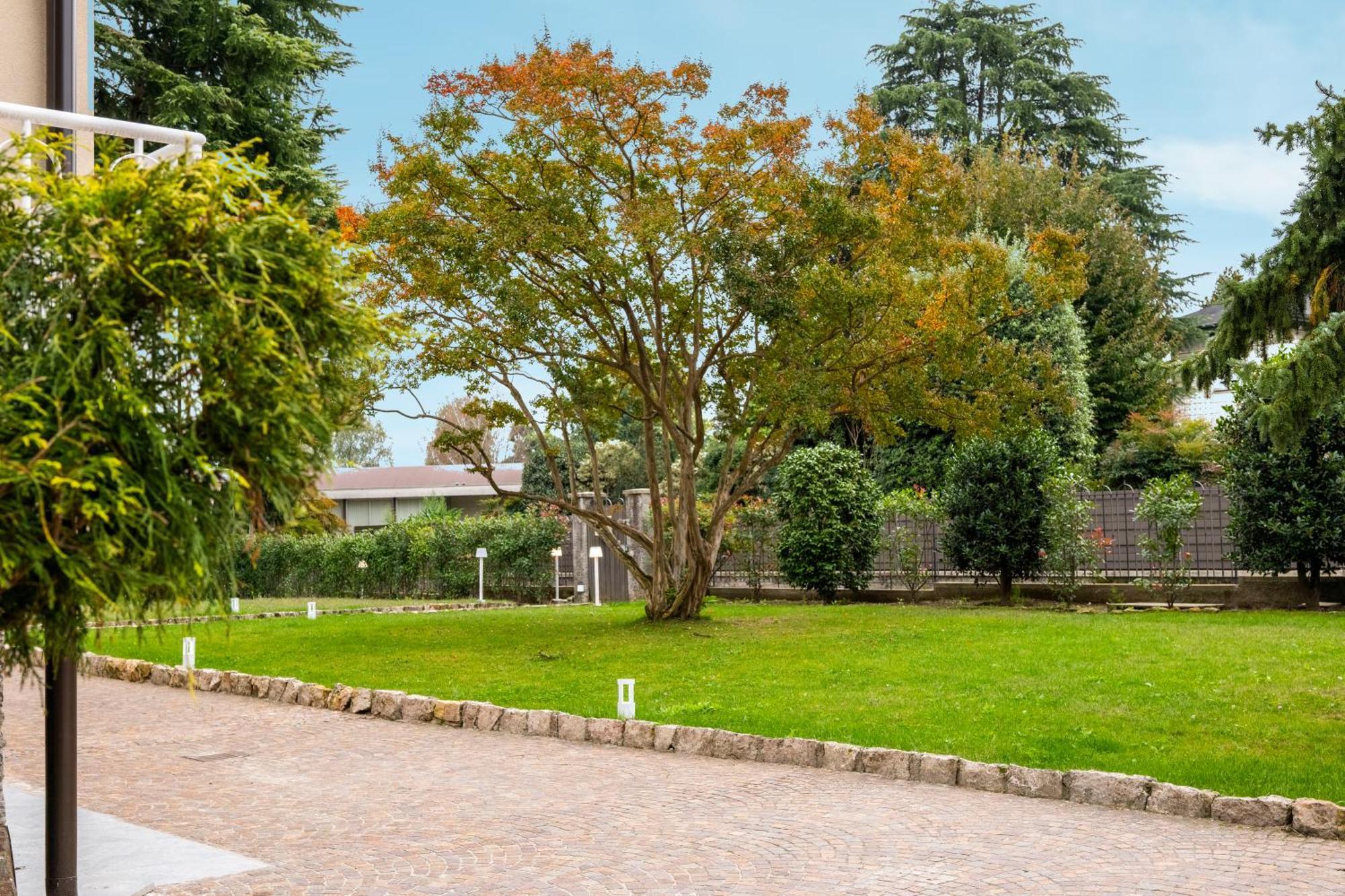 Villa Marchese Lake Maggiore ซอมมา ลอมบาร์โด ภายนอก รูปภาพ