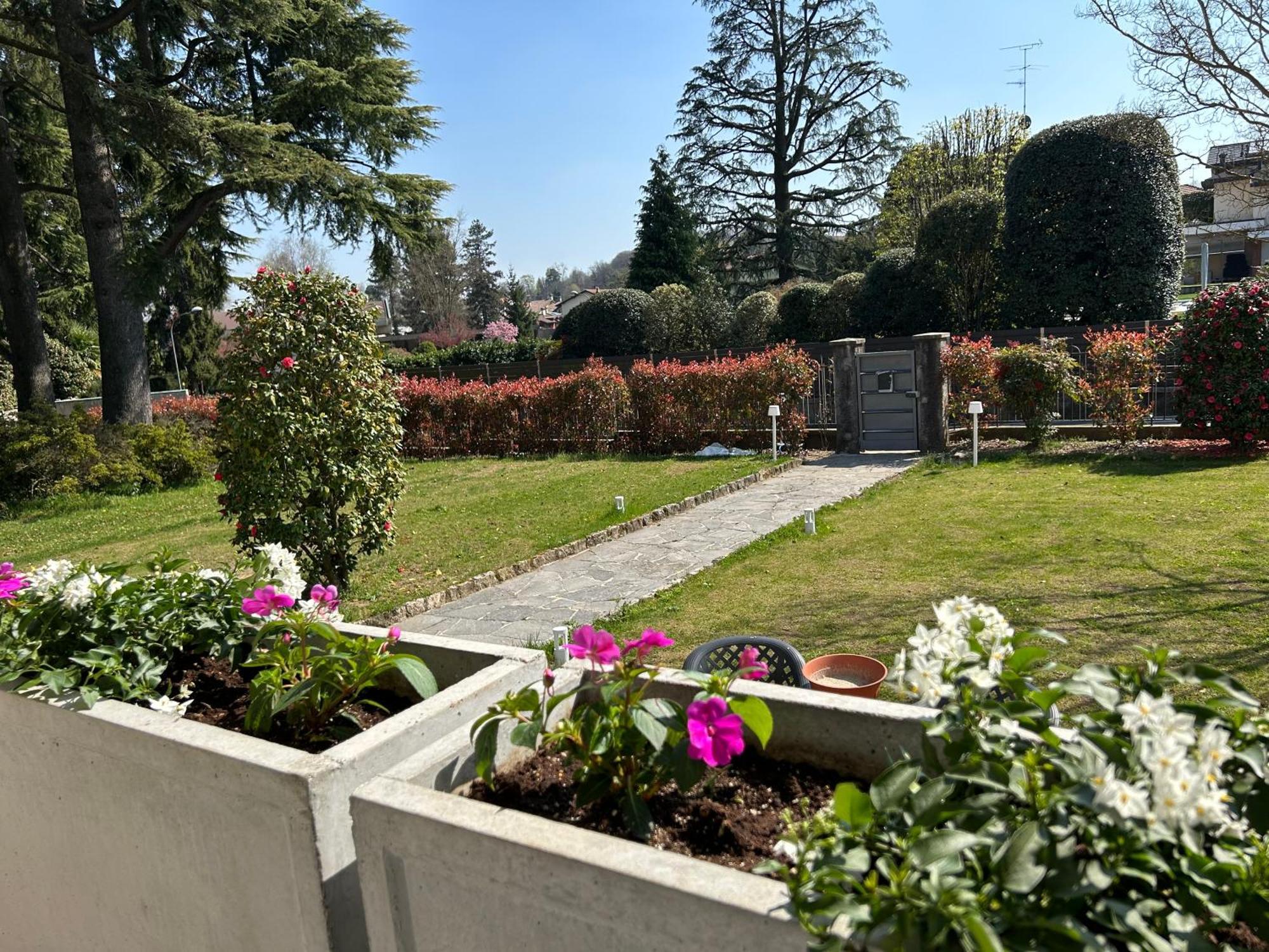Villa Marchese Lake Maggiore ซอมมา ลอมบาร์โด ภายนอก รูปภาพ